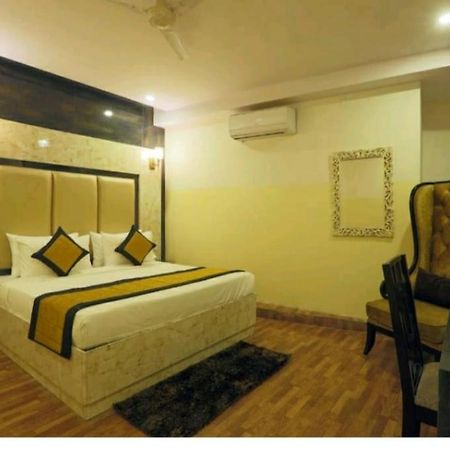Hotel Plazzo New Delhi Bagian luar foto