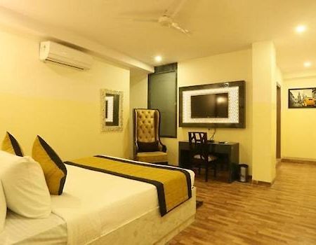 Hotel Plazzo New Delhi Bagian luar foto