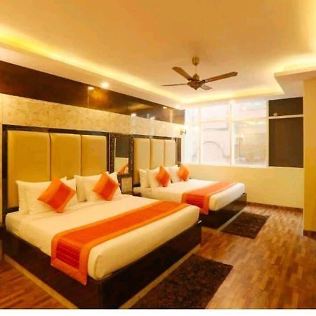 Hotel Plazzo New Delhi Bagian luar foto