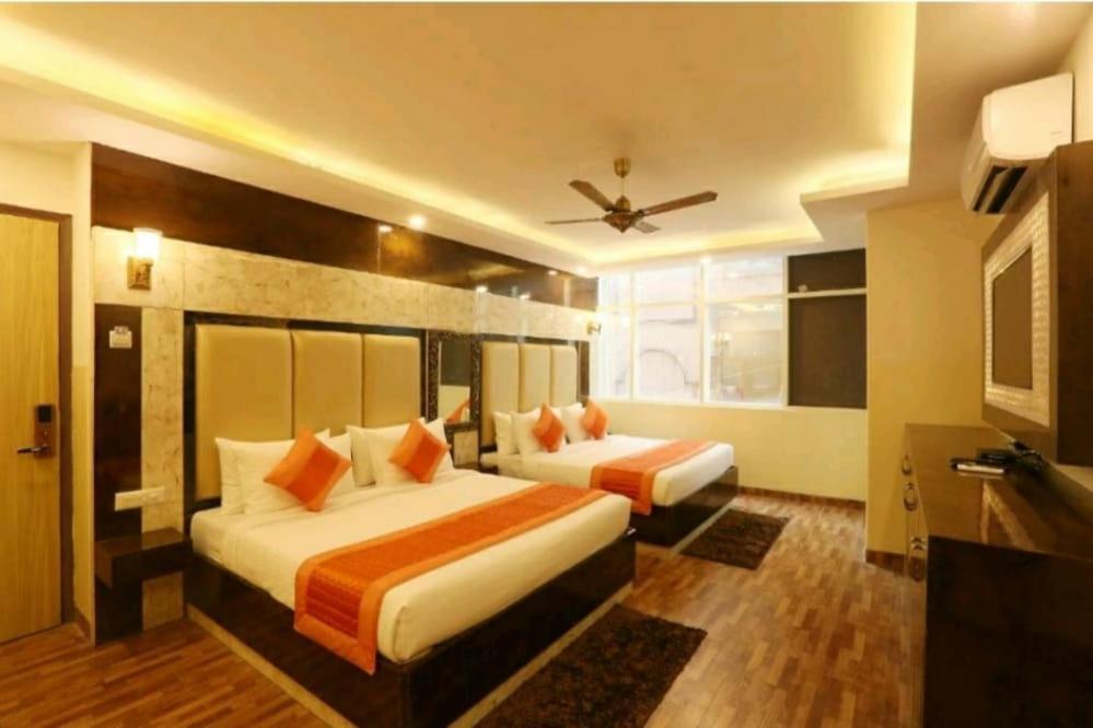 Hotel Plazzo New Delhi Bagian luar foto