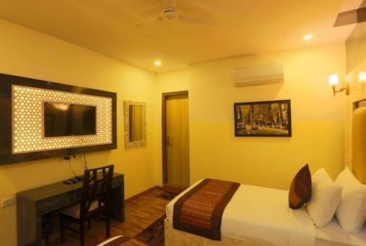 Hotel Plazzo New Delhi Bagian luar foto
