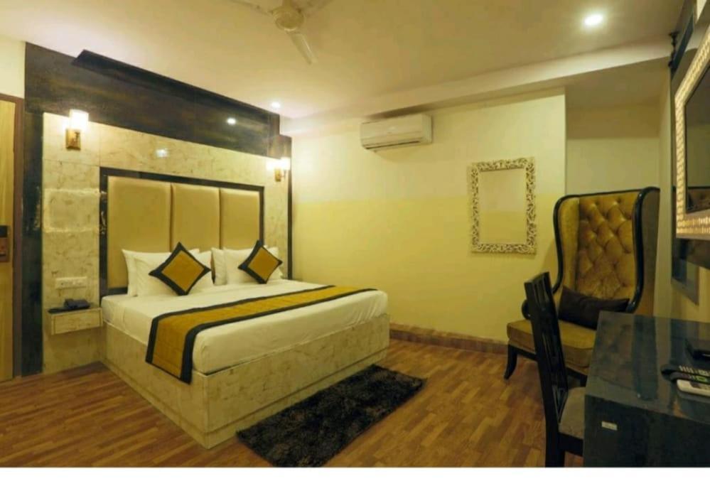 Hotel Plazzo New Delhi Bagian luar foto