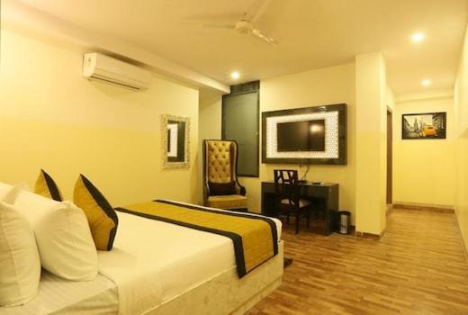 Hotel Plazzo New Delhi Bagian luar foto