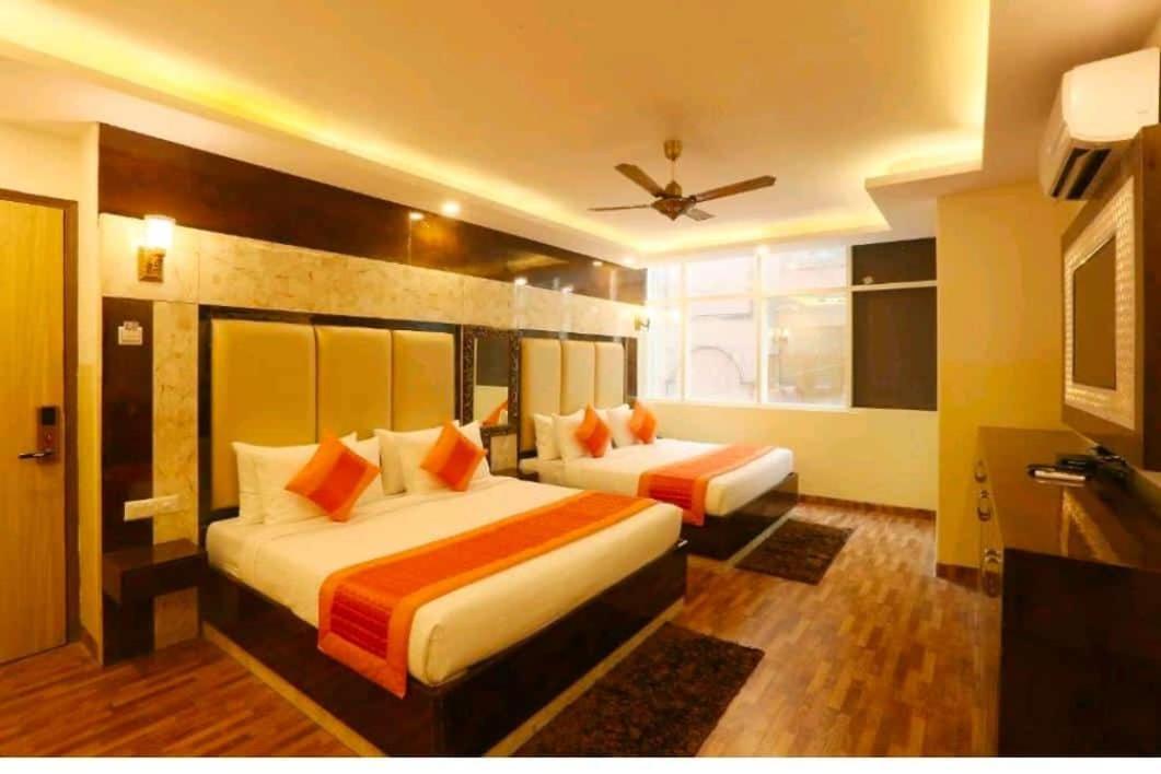 Hotel Plazzo New Delhi Bagian luar foto
